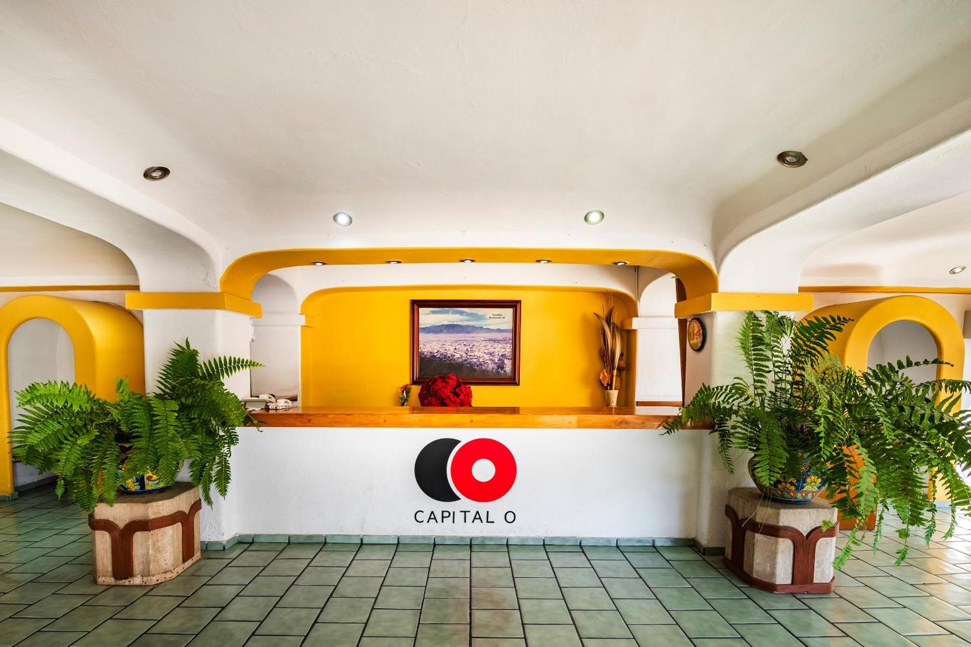 Capital O Colon, Ciudad Guzman Jalisco Hotel Екстериор снимка