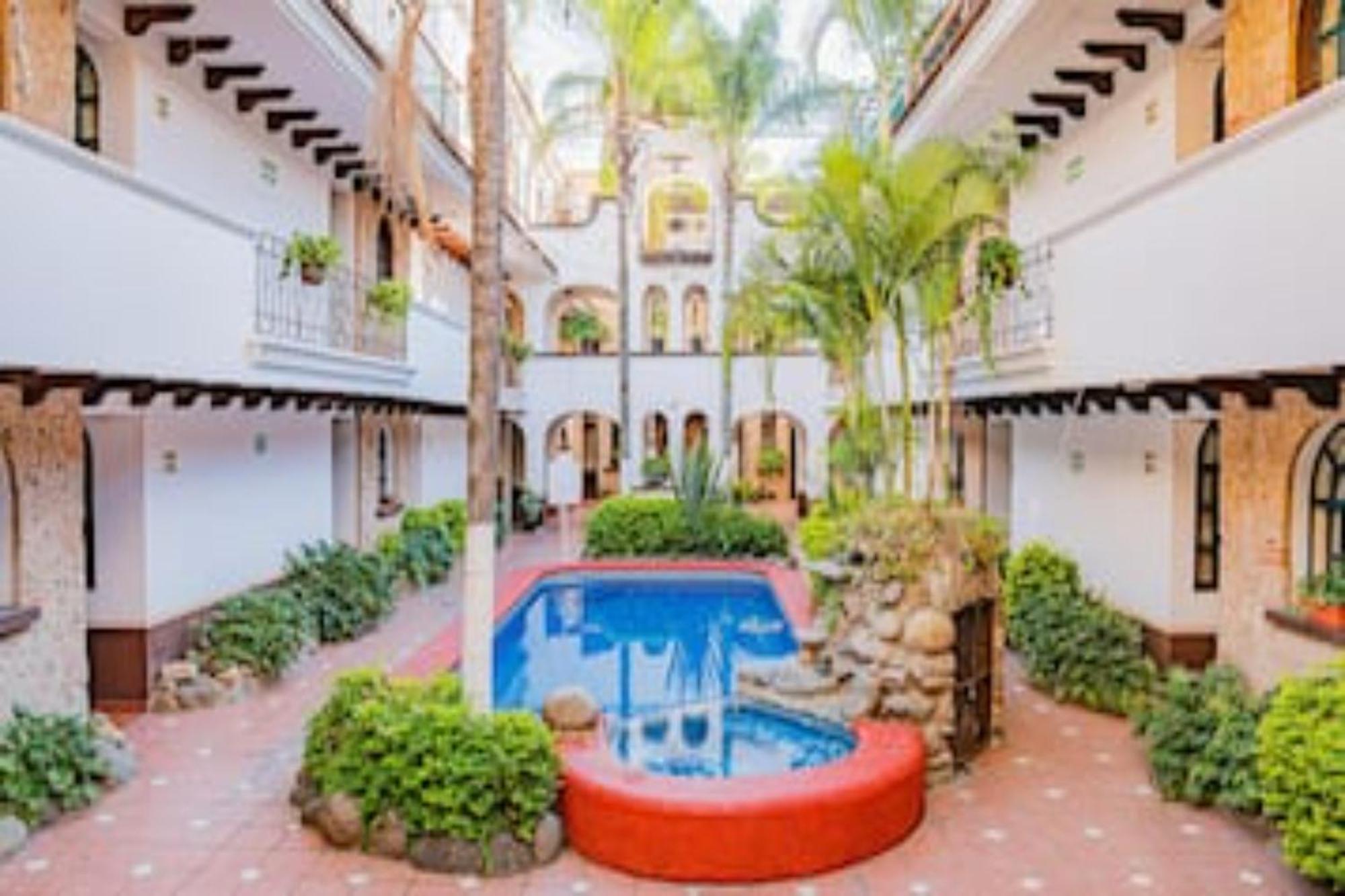 Capital O Colon, Ciudad Guzman Jalisco Hotel Екстериор снимка