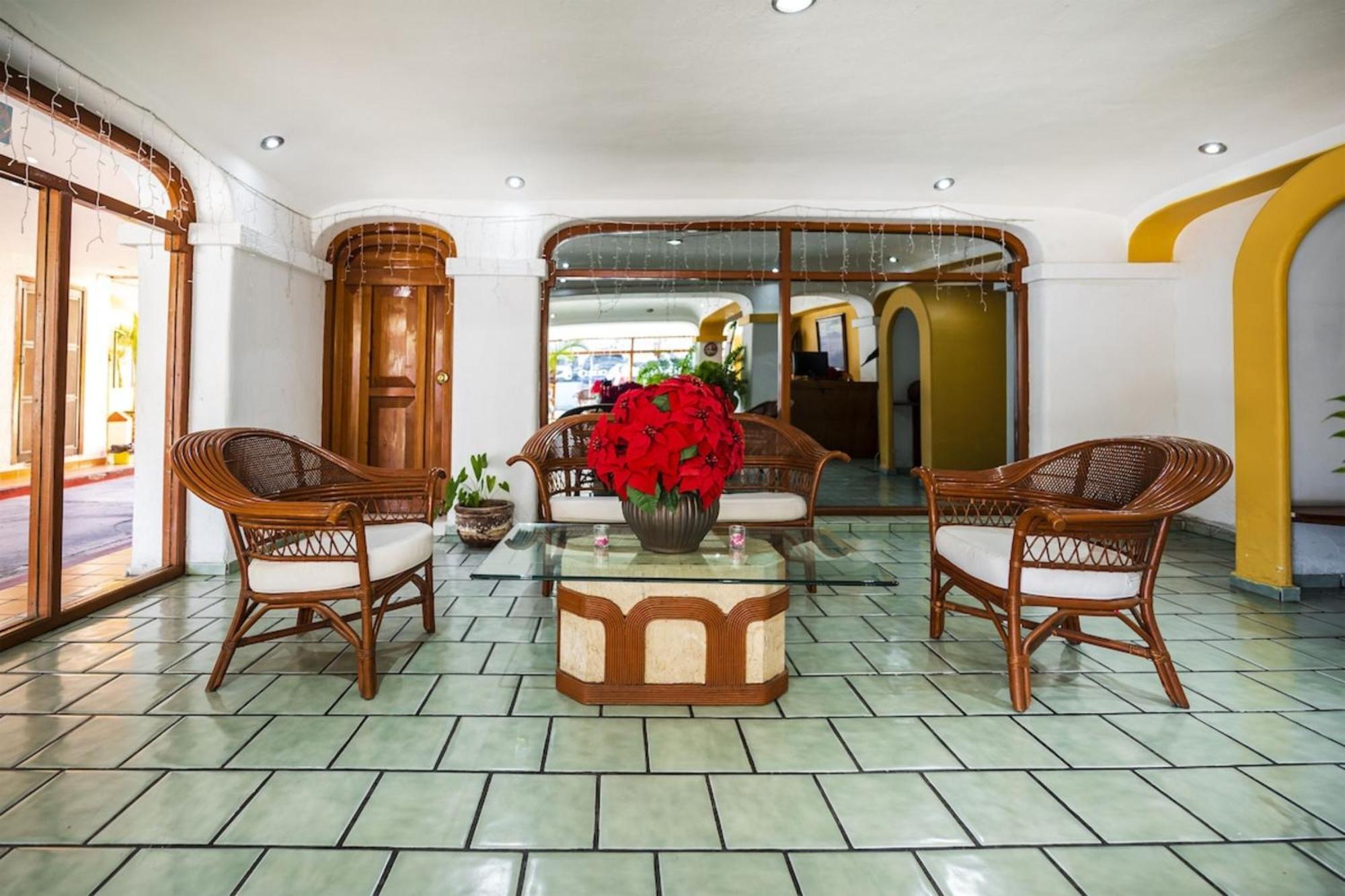 Capital O Colon, Ciudad Guzman Jalisco Hotel Екстериор снимка